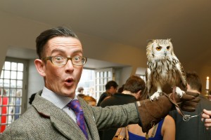 Compere Des O'Connor with an owl © Fabien Ferrari
